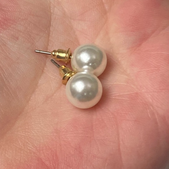 🎈Sale 🎈2 for $10 NWOT never worn faux pearl round ball post earrings church - Picture 5 of 5